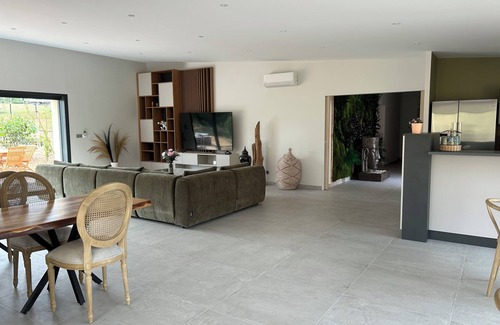 Solesmes Cabin | Suite Avec spa de Nage Située à 45km du Mans