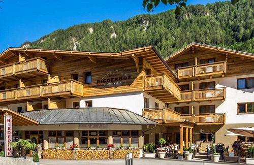 Ried im Oberinntal House | Suite fire - Hundehotel Riederhof