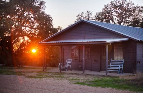 Round Top Apartment | Suite II @ Oakbones Round Top