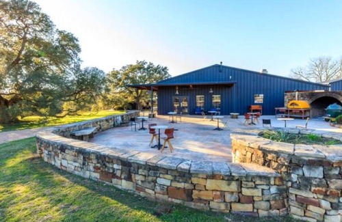 Round Top Apartment | Suite II @ Oakbones Round Top