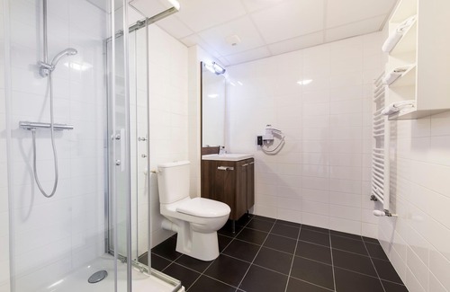 Dijon Hotel | Suite Moderne 100m du Centre|Wifi + Salon Privé