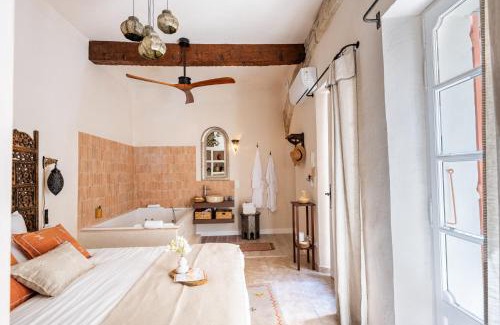 Carpentras Apartment | Suite Riad - Jacuzzi privé & charme