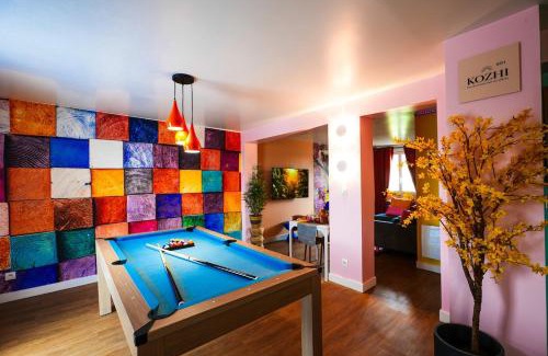 Plouay Apartment | Suite romantique et fun en Bretagne - Balnéo privé, fléchettes et Billard