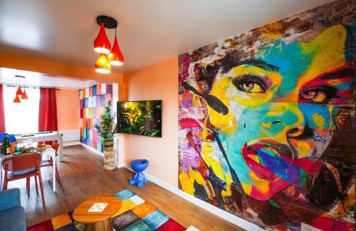 Plouay Apartment | Suite romantique et fun en Bretagne - Balnéo privé, fléchettes et Billard