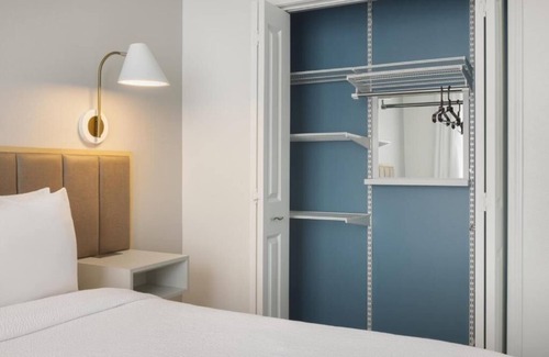 Westshore Hotel | Suite Room with Full Kitchen Close to Cypress Point Park & Raymond James Stadium