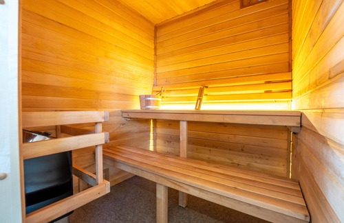 Guernes Boat Rental | Suite Scandinave : Cocon d'amour sur l'eau avec SAUNA (vue) (40' Paris)