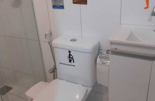 Canal Cabin | Suite with minibar, coffee maker and sandwich maker, wifi and ceiling fan and typhoon