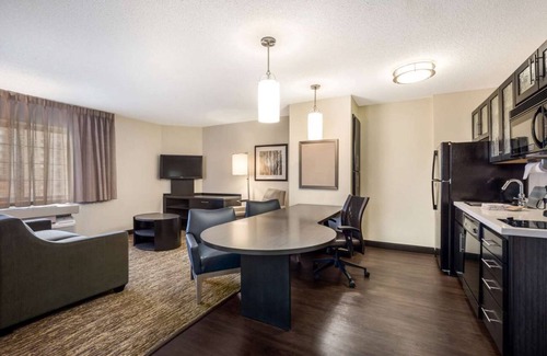 Baymeadows Hotel | SuiteLife Haven: Modern Suites for Business & Leisure Travelers
