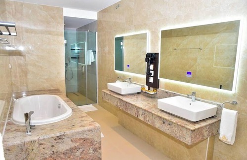 Epetu Hotel | Sulerious Lakeside Hotel