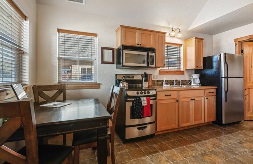Dover Bay House | Summer Breeze - Lakefront Beach Bungalow