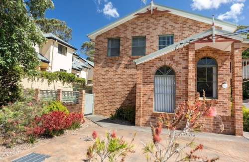 Mollymook Apartment | Summer Breeze - Mollymook beach hut only minutes to the beach