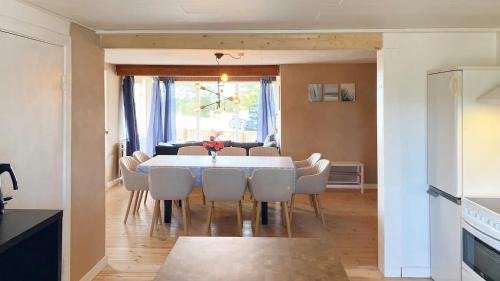 Maribo House | Summer Cottage Tucked Away In Coastal Area
