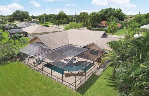 Lochmoor Waterway Estates House | Summer discounts! New lanai! Electric-heated pool home w/spa in quiet neighborhood - Villa Milano