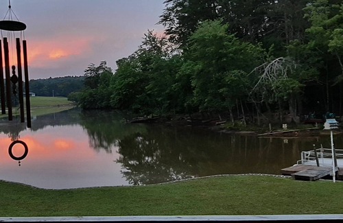 Crossville House | Summer Fun! Lake House - PETS, jukebox, pool table, firepit, canoe, kayak