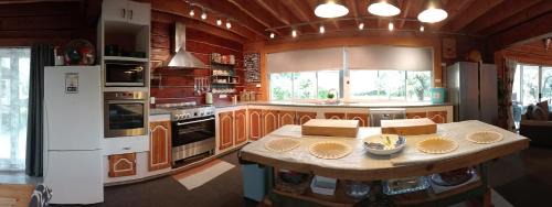 Hamurana House | Summer Holidays 7BDR Lodge Up to 16 Guests BOOK NOW!