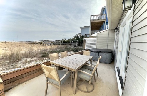 Kure Beach Cottage | Summer Lovin - Kure Beach oceanfront w/hot tub