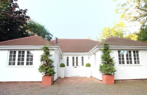 Kennington Cottage | Summer Place - Luxury 3 bedrooms and 3 bathrooms, five star standard throughout!