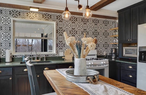 East Jordan House | Summer Promo! | Dog Friendly | 2.5 miles to Downtown EJ| 7 miles to BC