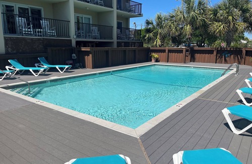 Wrightsville Beach Condo | Summer Sands Dog Daze of Summer Room 306