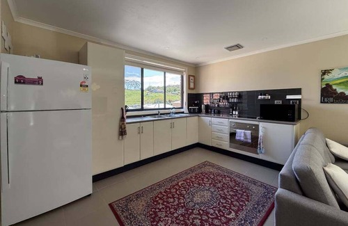 Summerhill House | Summerhill Getaway: Simple Comfort Near Launceston