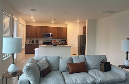 Iowa Colony House | Summerhouse Villa 4br 2 and half ba Home