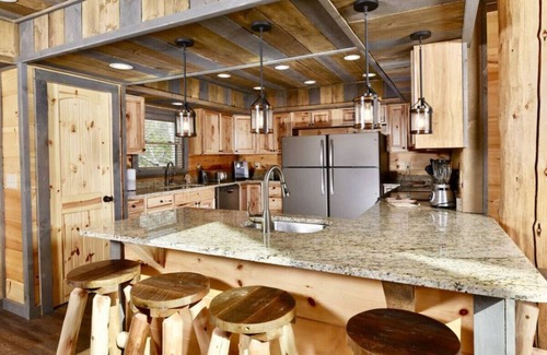 Gatlinburg - Pigeon Forge Apartment | Summit Castle: 3.5 Acres, Theater, Fire Pit, Game Rm, 2x Appliances, Yards, EV