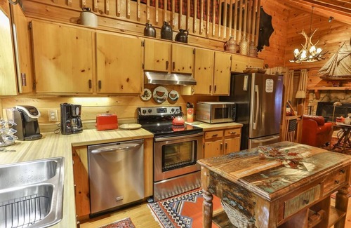 Ellijay Cabin | Summit House