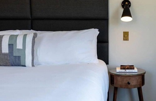 Mount Shasta Hotel | Summit Lofts, View of Mt Shasta, King Bed, #205