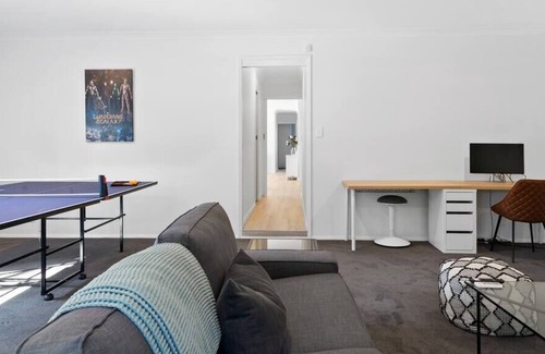 Bateau Bay House | Sun Drenched Home Away from Home/ Bateau Bay