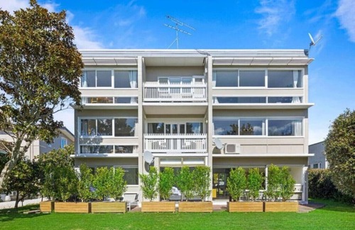 Mission Bay Apartment | Sun Soaked Studio| Full Kitchen | Sea Views