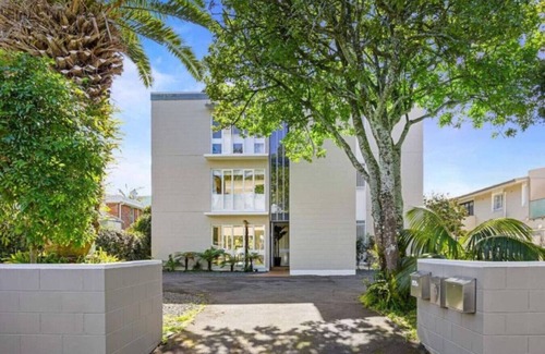 Mission Bay Apartment | Sun Soaked Studio| Full Kitchen | Sea Views