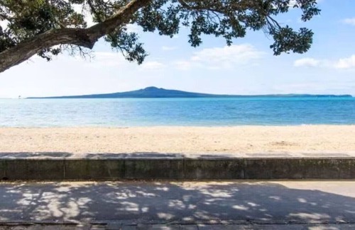 Mission Bay Apartment | Sun Soaked Studio| Full Kitchen | Sea Views