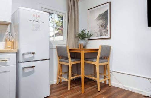 Visalia House | Sun Suite dtwn w/pool, spa, near Nat'l Parks