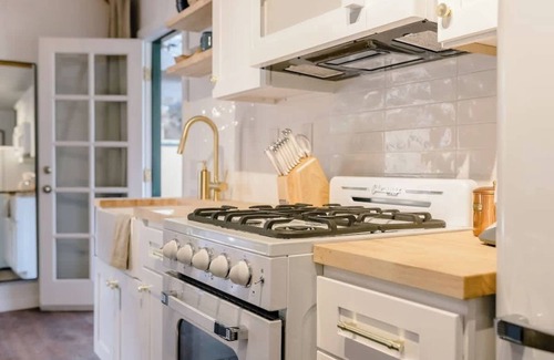 Visalia House | Sun Suite dtwn w/pool, spa, near Nat'l Parks