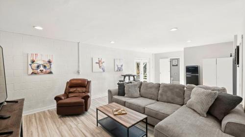 Mayhew House | Sun Up Sun Down by AvantStay Pool w Waterfall