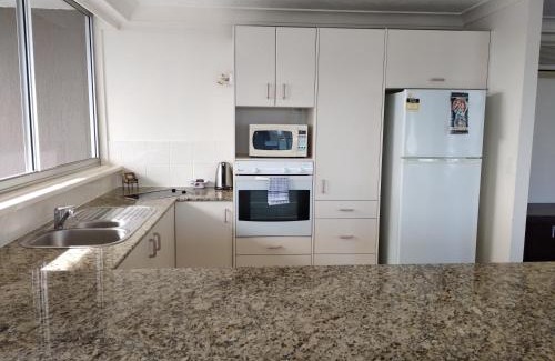 Main Beach Resort | Sunbird Beach Resort Gold Coast