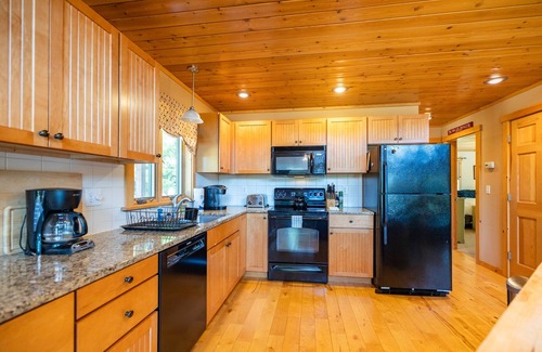 Sunday River Area Cabin | Sunday River Cabin w/Hot Tub, Fireplace, Games, 2 Living Areas - Sleeps 12