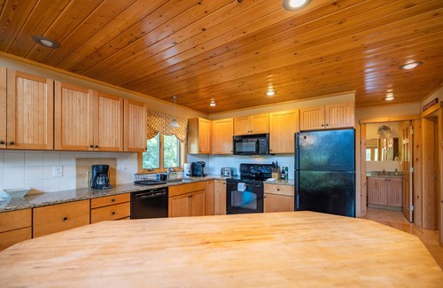Sunday River Area Cabin | Sunday River Cabin w/Hot Tub, Fireplace, Games, 2 Living Areas - Sleeps 12