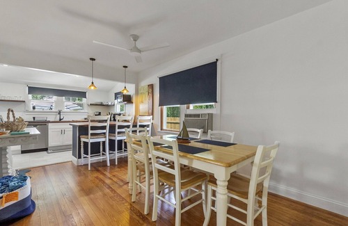 Del Haven Cottage | Sundaze: Hot Tub~ Fireplace~ Pet Friendly~Firepit