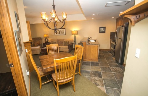 Park City Condo | Sundial Lodge Condo Steps from Red Pine Gondola by RedAwning - Save 20% on 7+ Nights!
