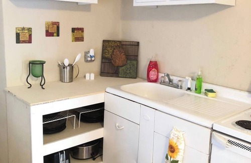 Crestview House | Sunflower Daze🌻 -35 min to beach-FAST wifi-kitchen