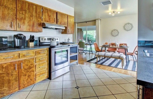 Alta Vista Area House | Sunlit Sanctuary | 4BR | Pool table