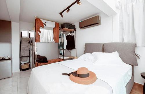 Athens City Centre Hotel | Sunlit Suite with Jacuzzi & Acropolis View
