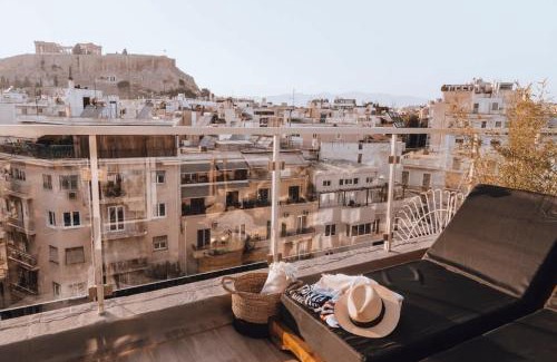 Athens City Centre Hotel | Sunlit Suite with Jacuzzi & Acropolis View