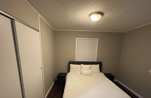 Middletown House | Sunny and Spacious Home with Modern Amenities