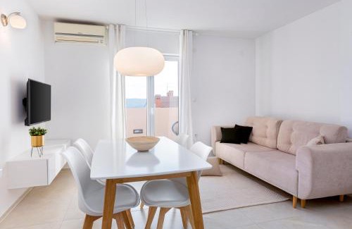 Vintijan Apartment | Sunny Apartment Aurora