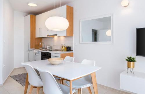 Vintijan Apartment | Sunny Apartment Aurora