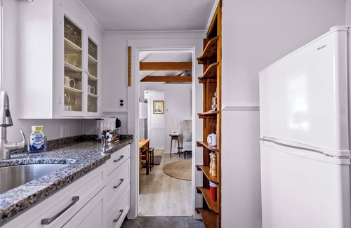 Provincetown Cottage | ๐ Sunny Beachfront Condo + Parking! ๐ณ๏ธโ๐ Provincetown West End ๐