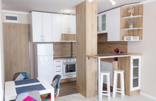 Odesos Apartment | Sunny Blue One-Bedroom Flat with Balcony by Flat Mаnager