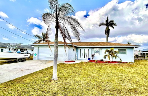 Lochmoor Waterway Estates House | Sunny Canal-Front Home w/Lanai & Grill!